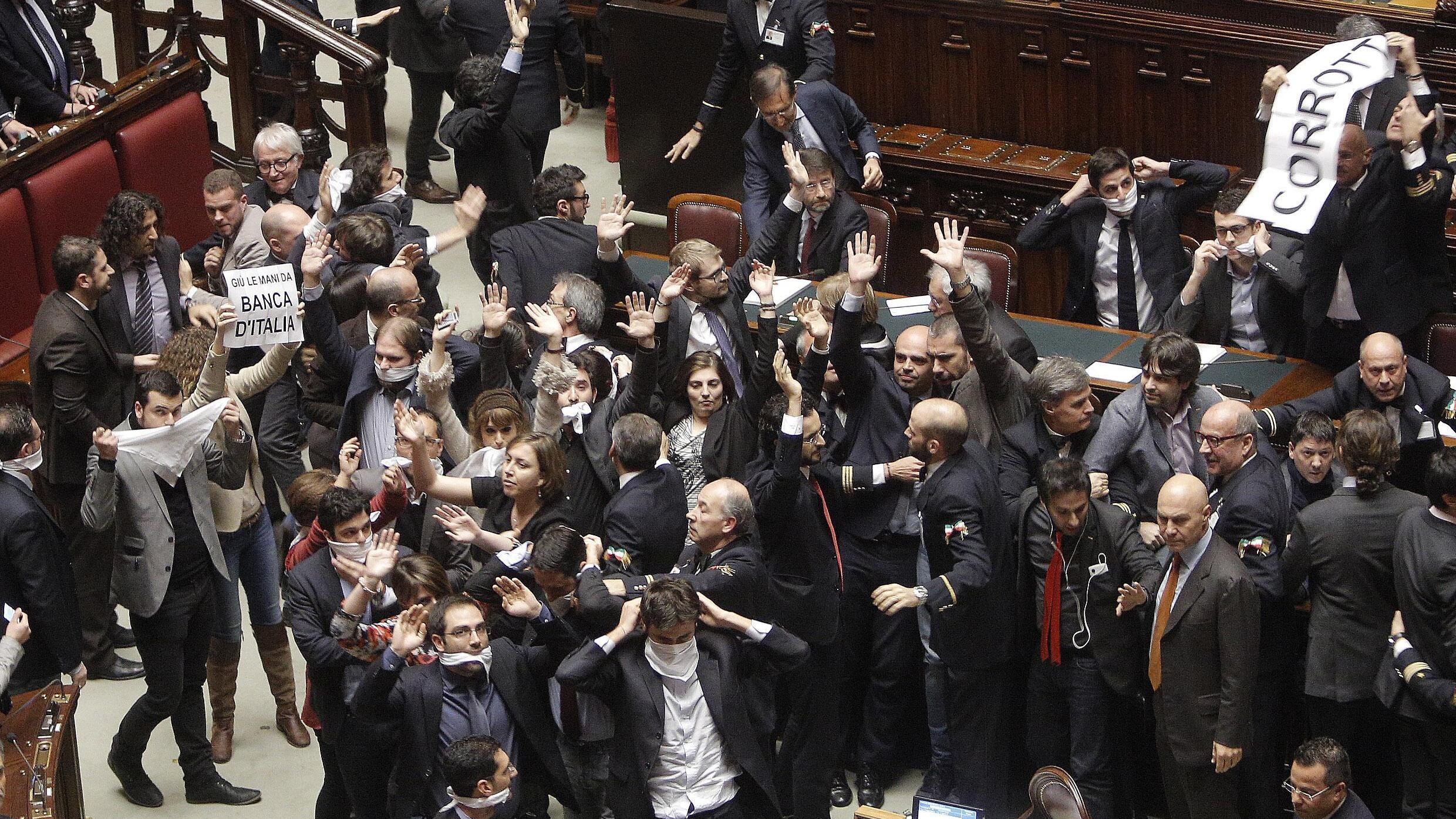 "Servo", "cornuto", "cretina": 65 anni di insulti a Palazzo