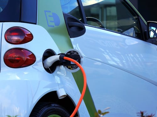 Il flop dell'elettrico. Solo nell'ultimo mese vendite giù del 17%