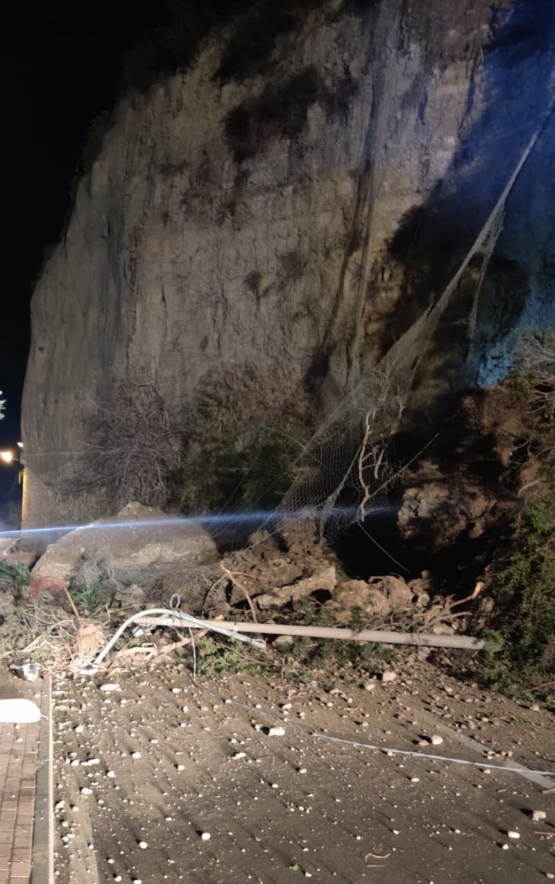 Crolla parete rocciosa su vecchia Aurelia, paura a Ventimiglia 6