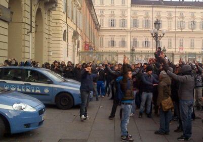 Torino, tafferugli in piazza 2