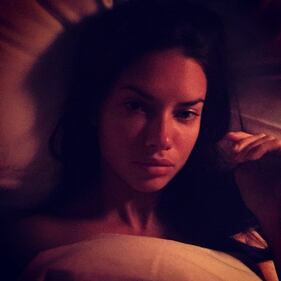Adriana Lima regina di sensualità: gli scatti più hot della modella brasiliana 8
