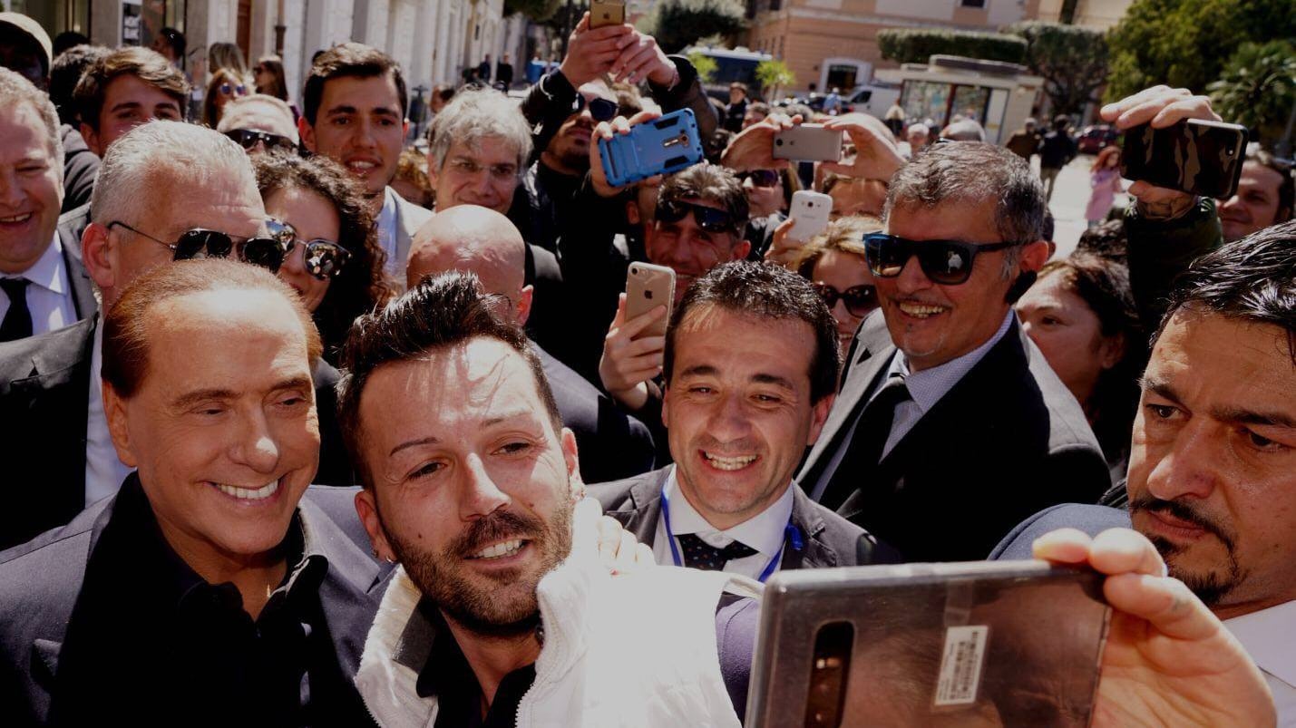 Il predellino del Cavaliere in Molise per tirare la volata al fiscalista Toma