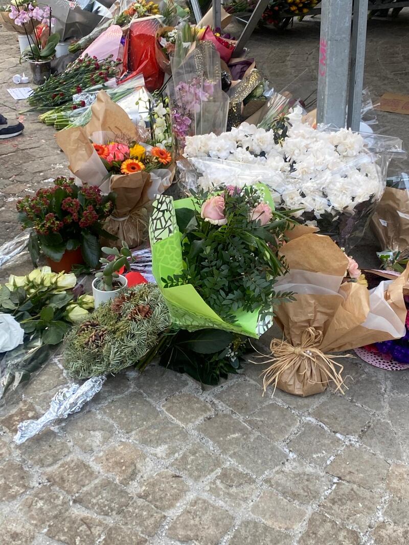 Crans-Montana, candele e lumini rossi sul luogo della strage 18