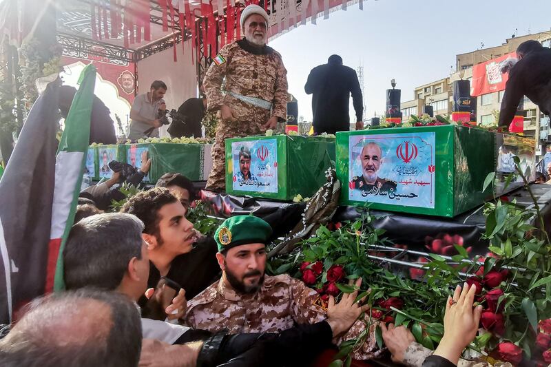 Teheran scende in piazza per i funerali dei "martiri" della guerra dei 12 giorni 5