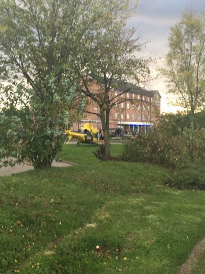 Gran Bretagna, ostaggi in un bowling: l'arrivo della polizia 3