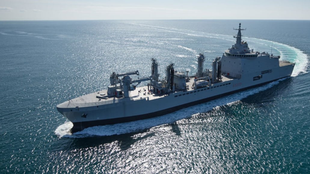 Nave Vulcano verso Israele: cosa c'è dietro alla missione della marina militare italiana
