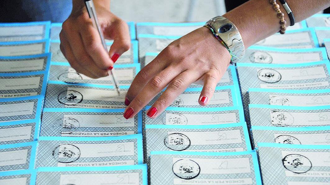 Un milione di elettori nei 208 seggi milanesi E fuga degli scrutatori