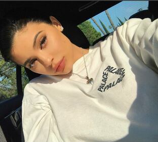 Kylie Jenner, scollatura hot su Instagram 4