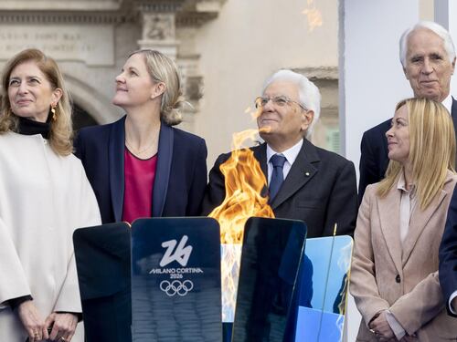 Acceso il braciere dei Giochi di pace