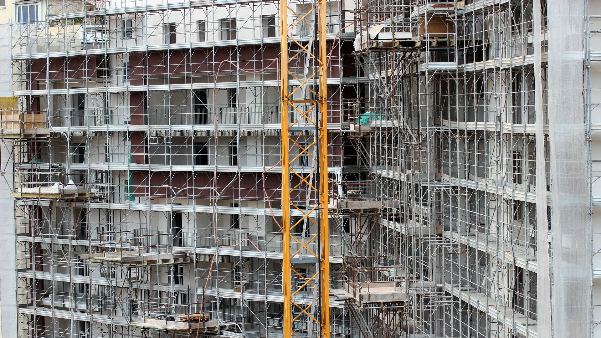 Ladri "acrobati" grazie ai lavori sulle facciate