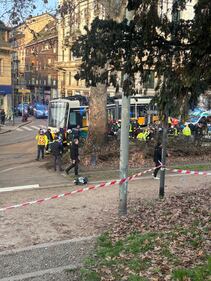 Tram deragliato, le foto dei feriti 12
