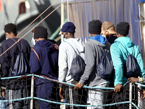 Le carte incastrano l'ex disobbediente Casarini. Migranti "trasferiti" grazie a un lauto compenso