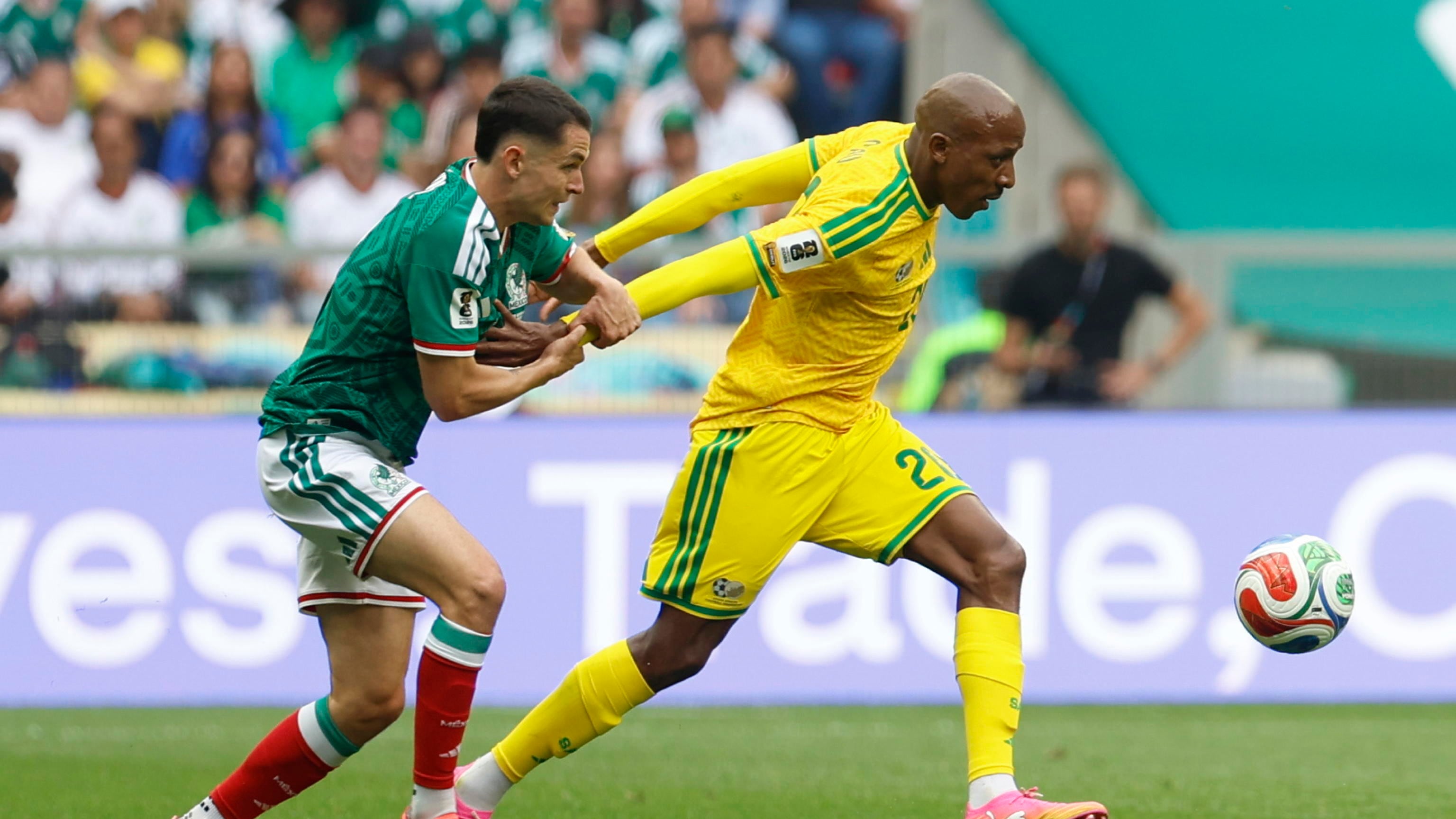 Il mondiale da protagonista, poi la morte misteriosa: chi era il calciatore del Sudafrica Jayden Adams