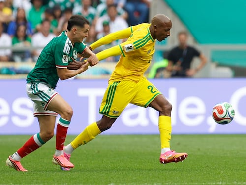 Il mondiale da protagonista, poi la morte misteriosa: chi era il calciatore del Sudafrica Jayden Adams