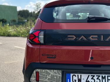 Nuova Dacia Spring: guarda la gallery dell'elettrica da città super compatta 7