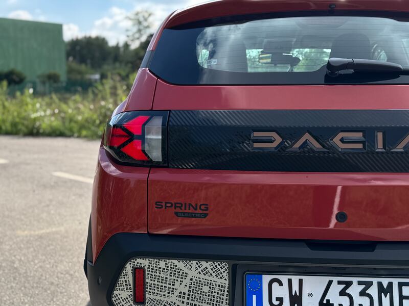 Nuova Dacia Spring: guarda la gallery dell'elettrica da città super compatta 7