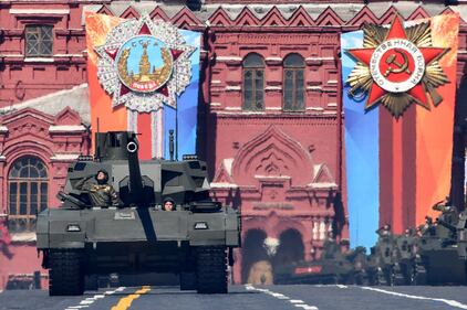 I carri della 14esima armata in parata in Piazza Rossa 3