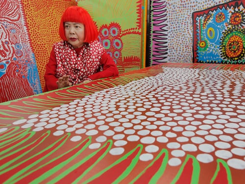Piccoli, preziosi attimi di follia artistica. Morta Yayoi Kusama