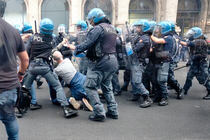 Roma, presidio davanti alla sede della CGIL di Corso d'Italia 7
