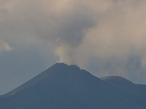 L'Etna fa paura, colata lavica a 3mila metri. Allarme per i voli
