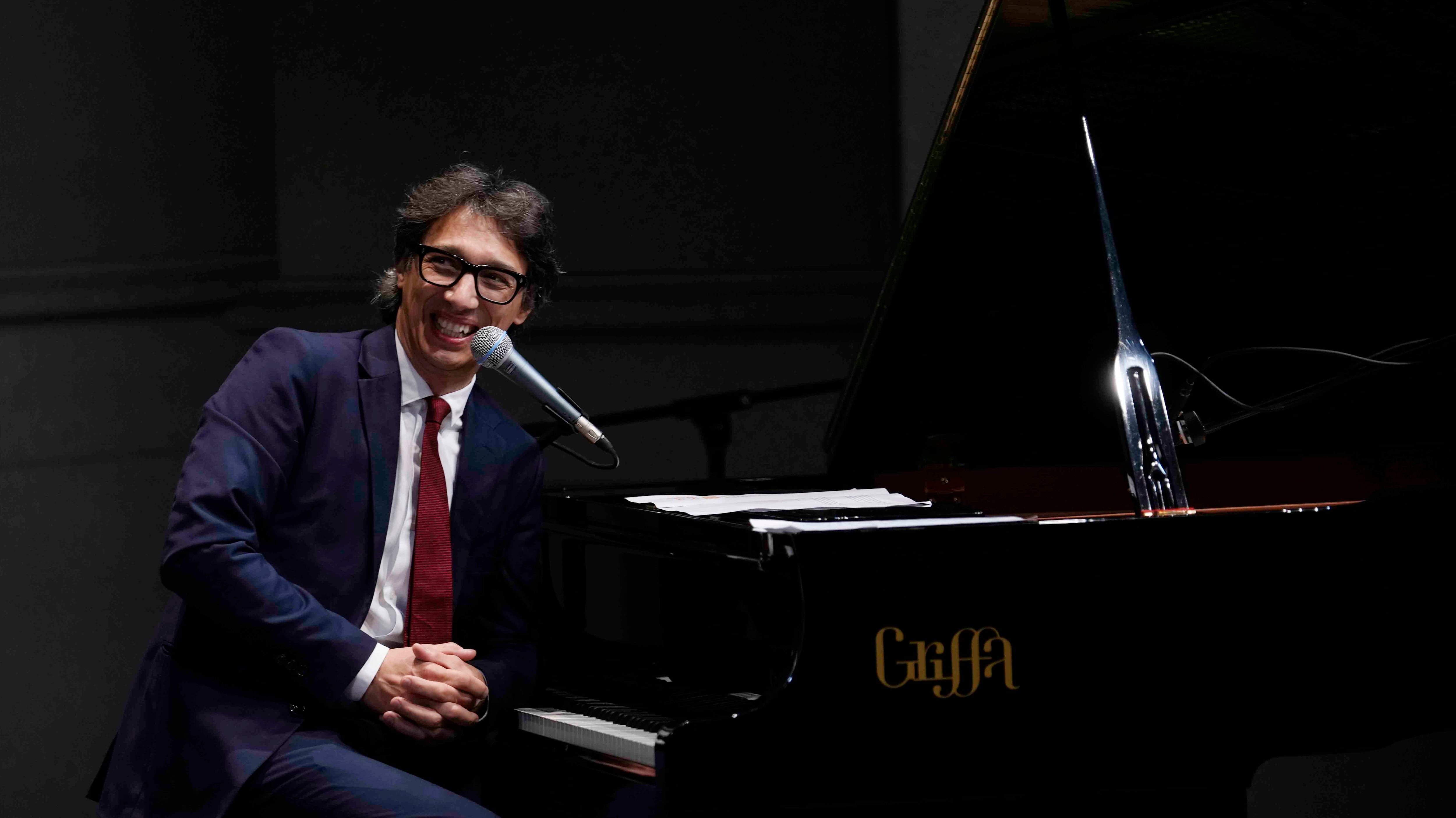 Paolo Jannacci, entusiasmo e genialità nel raccontare il papà Enzo