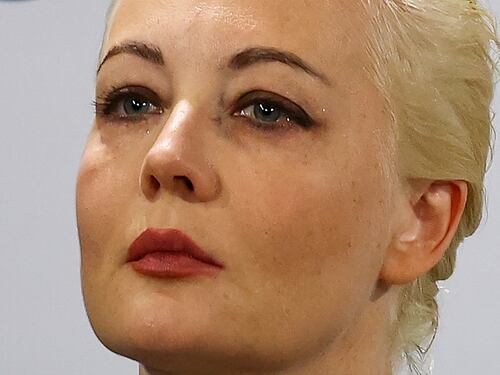 Yulia sfida lo Zar nel nome di Navalny: "Boicottate il voto, tutti alle urne alle 12"