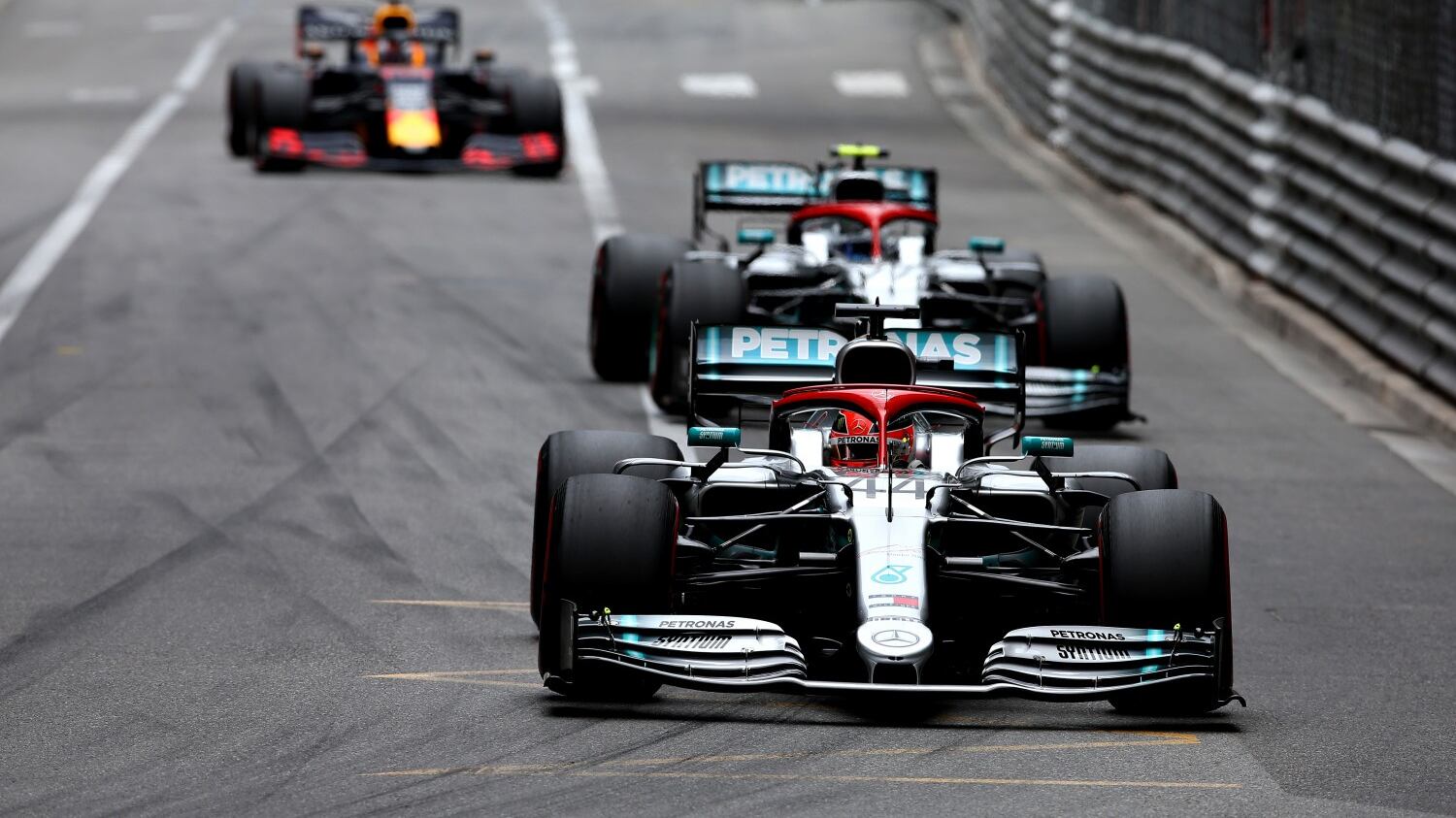 Lewis onora Niki, Vettel fa il compitino