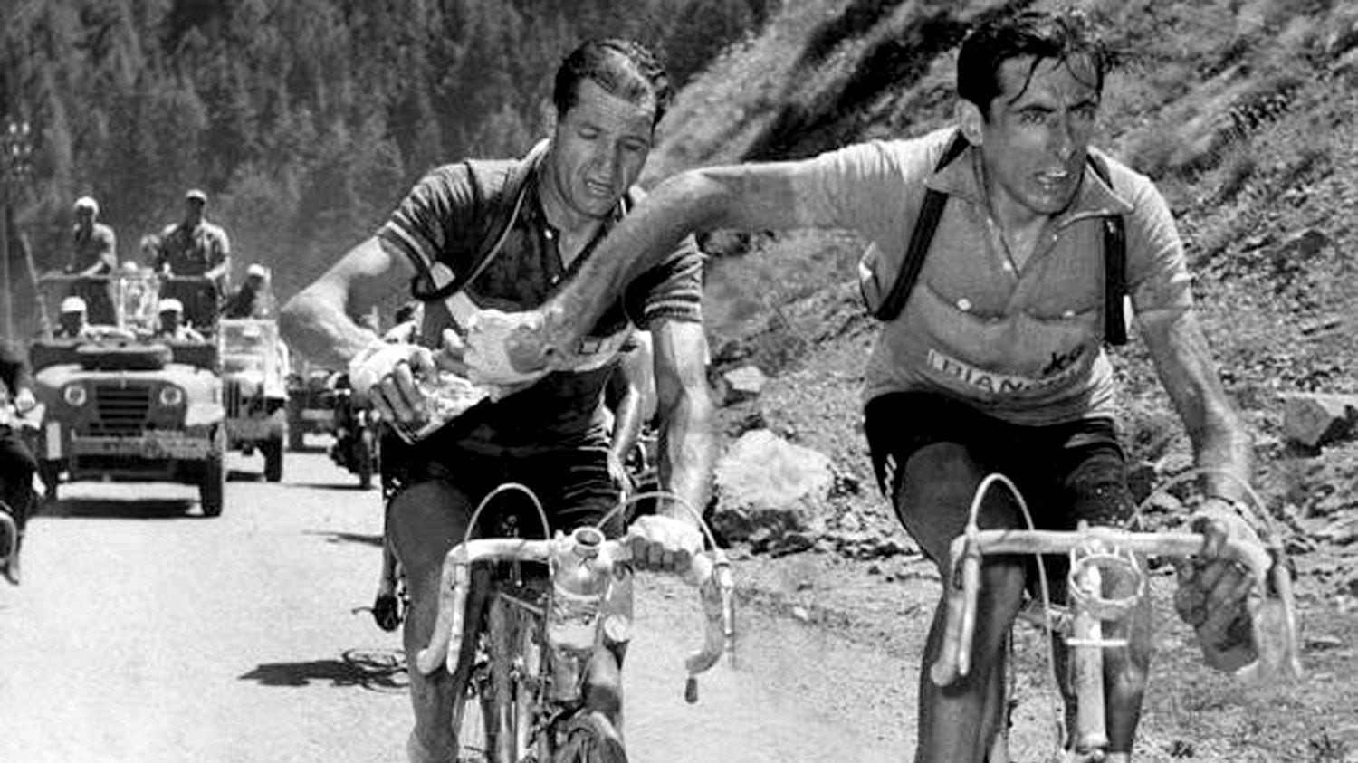 Tutta la verità sullo scambio della borraccia tra Coppi e Bartali