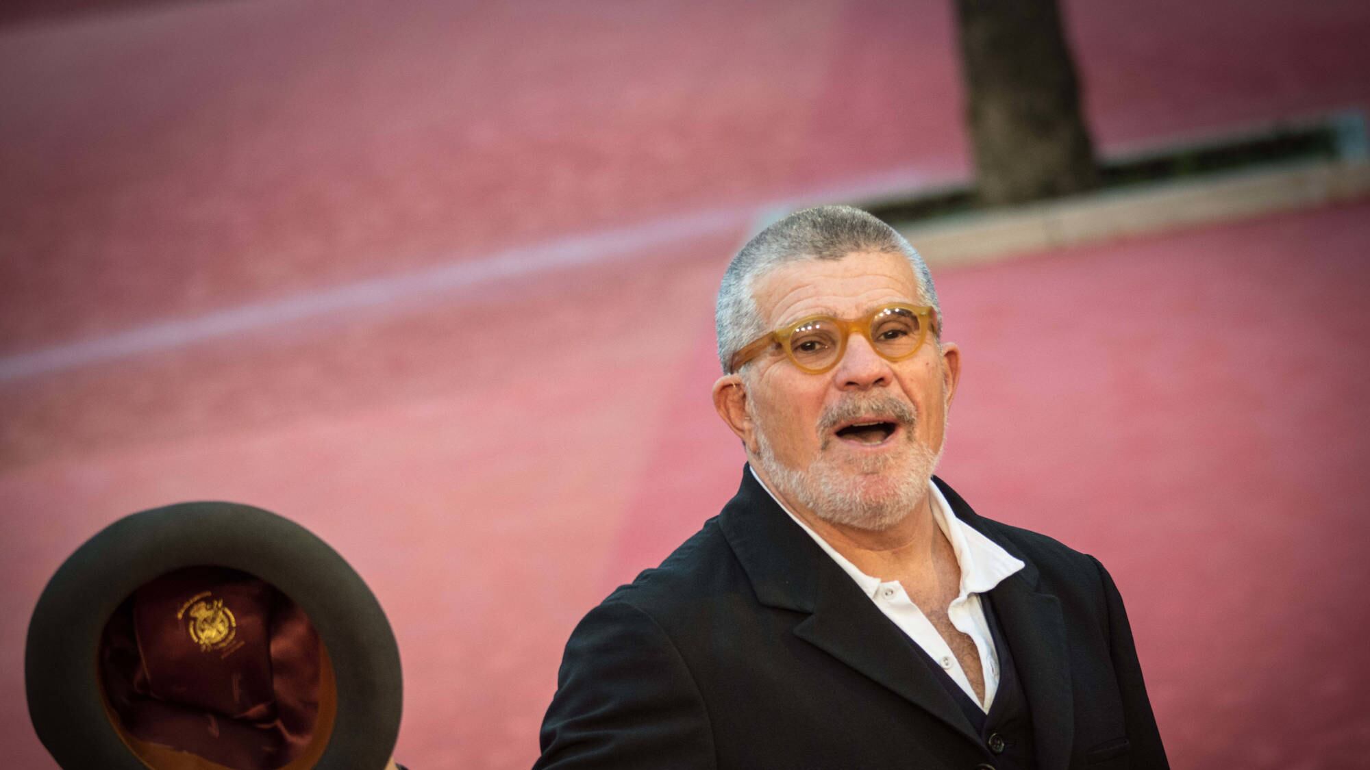 "Tutta la vita è teatro: riesce sempre a stupire e strappare una risata"