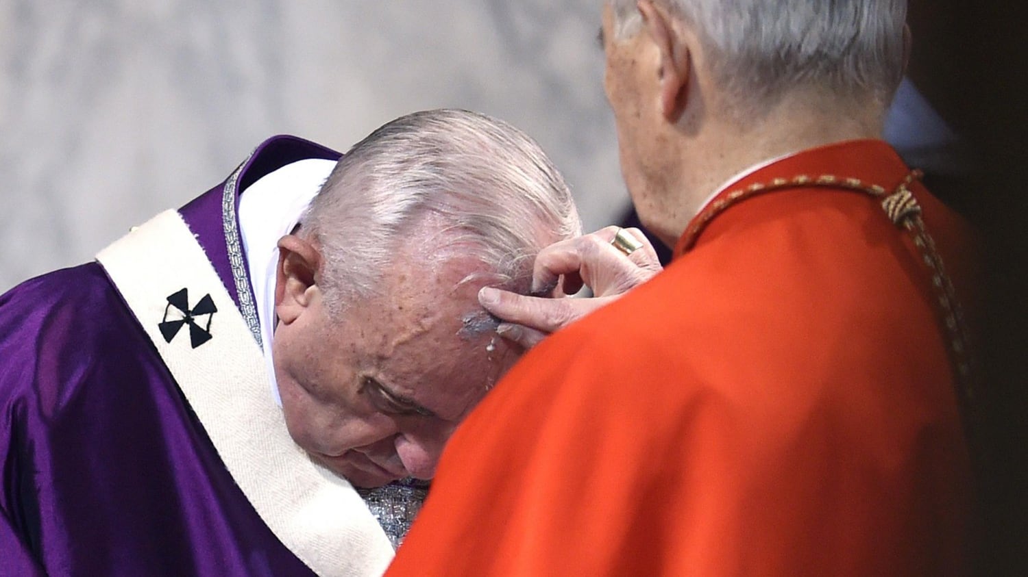 Bergoglio: "Ho vissuto anni oscuri temevo di essere alla fine"