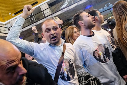 La contestazione dei ribelli contro Conte all'assemblea del M5S 1