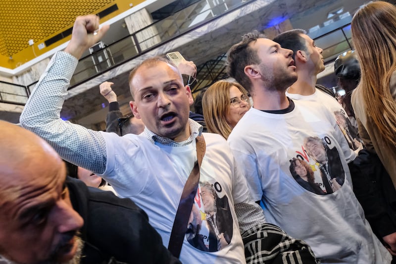 La contestazione dei ribelli contro Conte all'assemblea del M5S 1