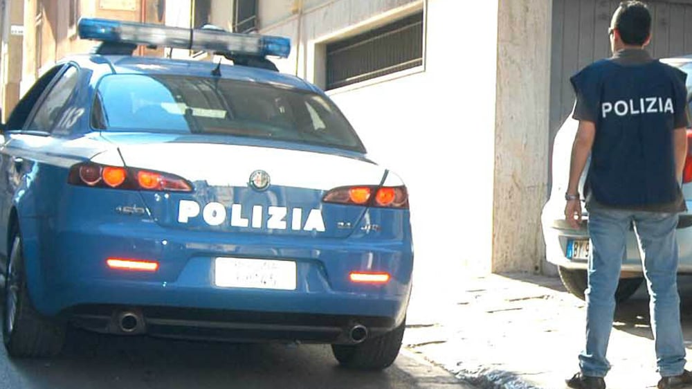 Insetti e blatte in negozi cinesi, chiusi 8 esercizi nel Pigneto