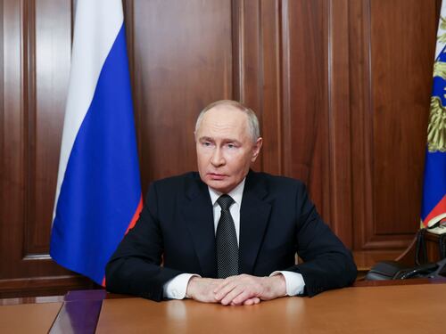 Putin: "Colpiremo chi aiuta Kiev. I missili su di noi? Guerra globale"