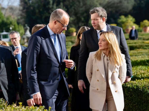 Intesa tra premier e cancelliere. Con Trump è necessario un "approccio pragmatico"