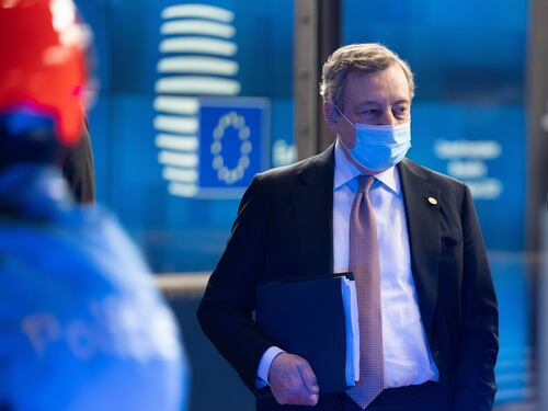 Draghi sferza l'Europa: "L'Italia lasciata sola sui migranti"