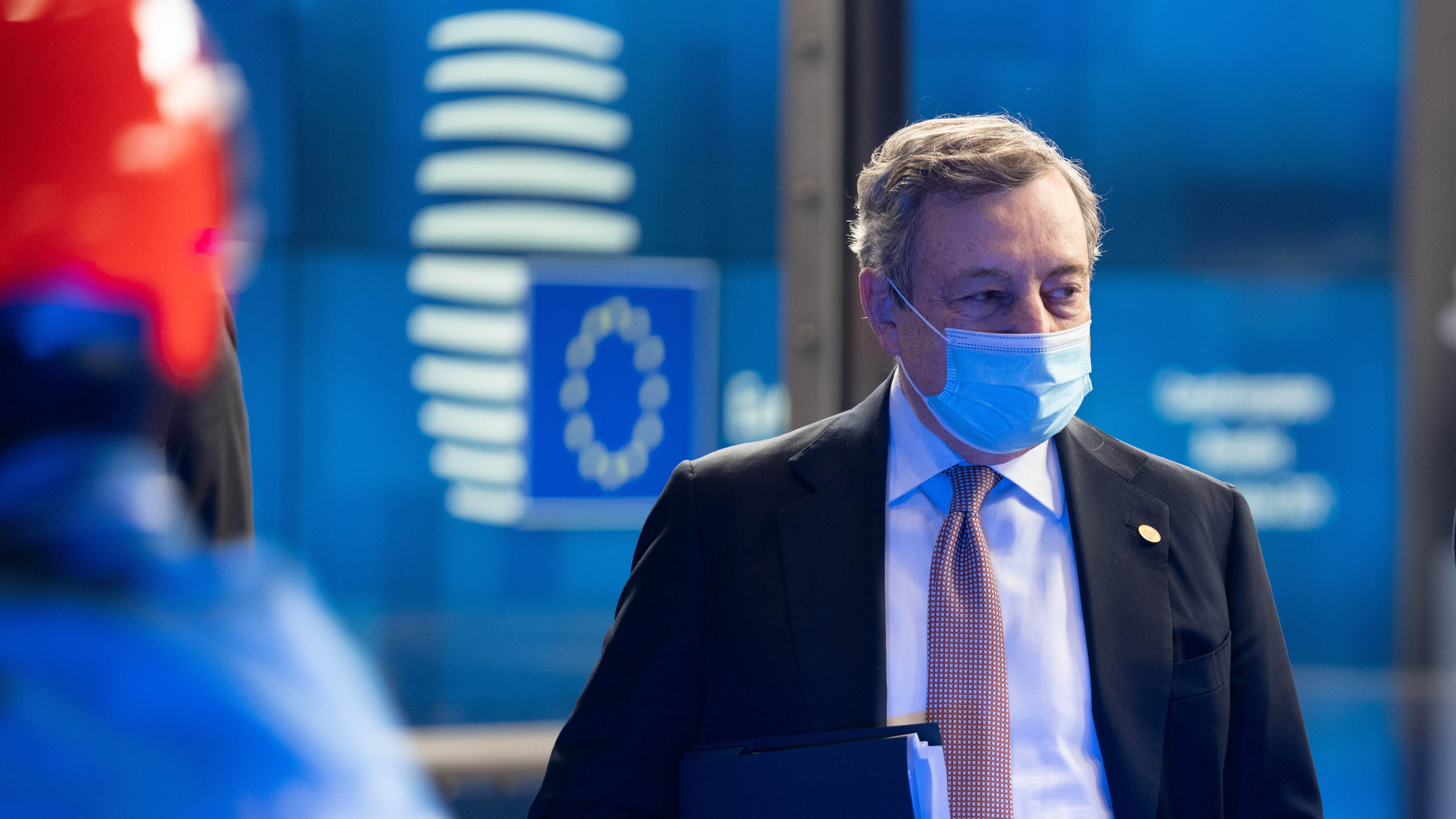 Draghi sferza l'Europa: "L'Italia lasciata sola sui migranti"