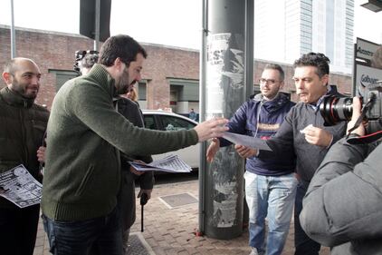 La Lega volantina a Milano le vignette di Charlie Hebdo 3