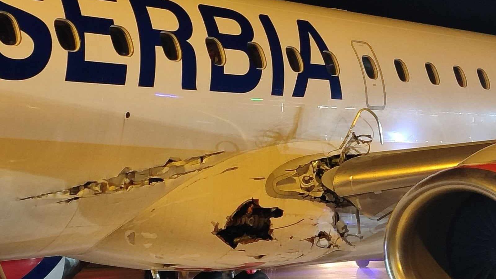 Aereo colpisce le luci della pista: fusoliera distrutta. L'errore umano