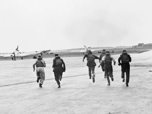 80 anni fa un pilota da caccia e le sue scarpe