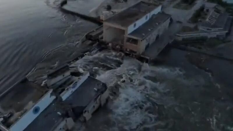 Distrutta la diga di Nova Kakhovka: almeno 22mila persone a rischio inondazione 1