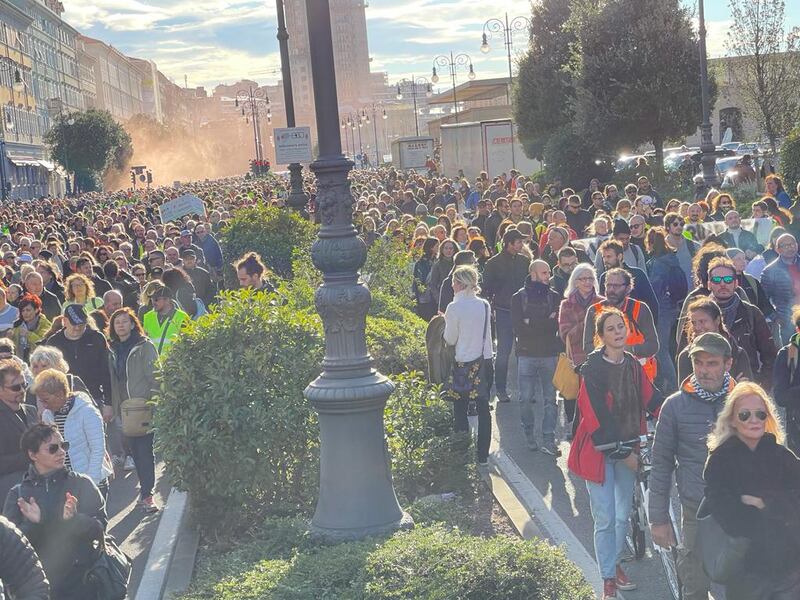 15mila manifestanti a Trieste contro il Green pass: con loro i portuali 3