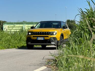 Jeep Avenger 1.2 Summit: guarda la gallery del B SUV a benzina 9