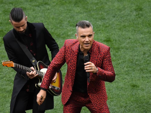 Lo show di Robbie Williams e Irina Garifullina durante la cerimonia d'apertura dei Mondiali