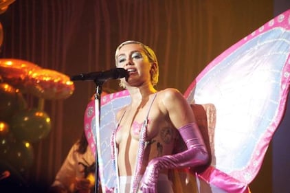 Topless per l'estate 2016, le vip più sexy 46