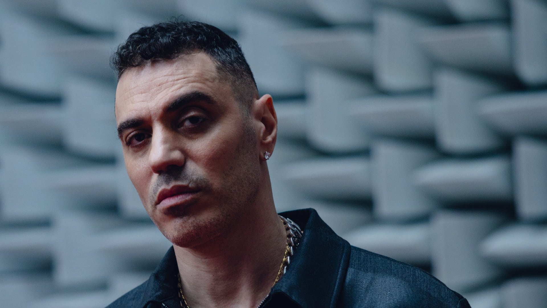 Marracash, il docufilm in vetta al box office: l'insonnia, Elodie, la periferia e la musica che lo ha salvato