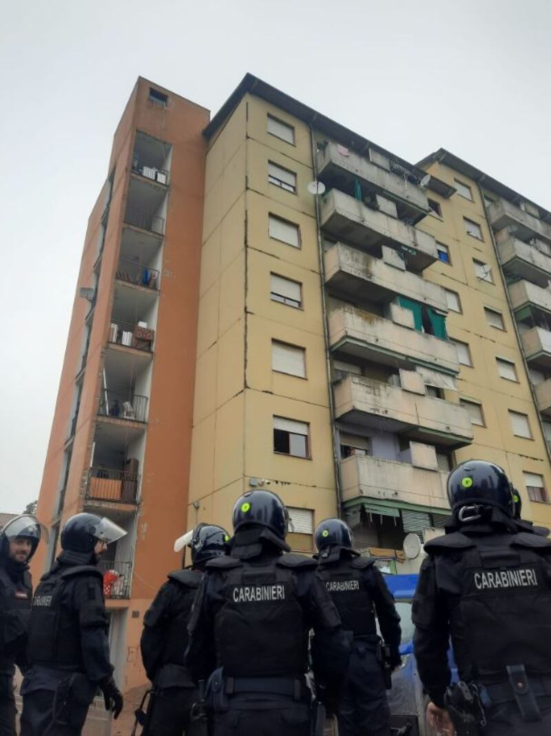 L'operazione della polizia in via Bolla  a Milano 6