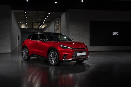 Le foto del nuovo Lexus LBX ibrido 17