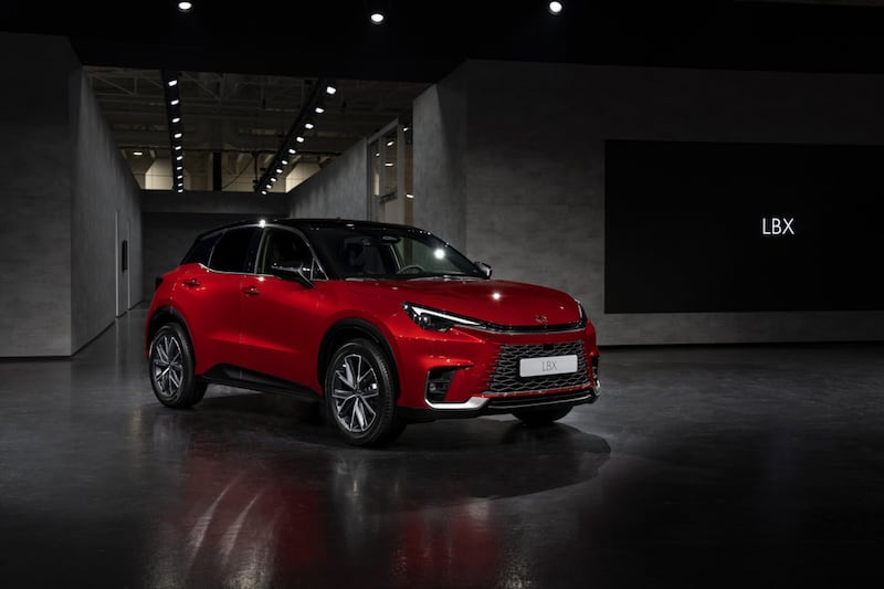 Le foto del nuovo Lexus LBX ibrido 17