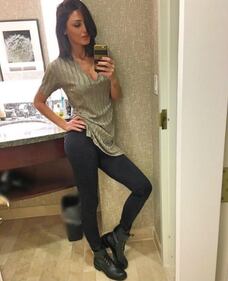 Anna Tatangelo, scollatura hot primaverile 9